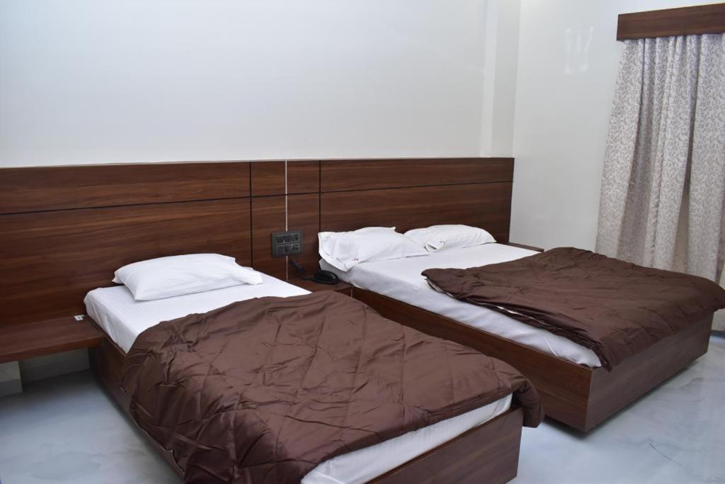 Hotel Sai Sandesh Shirdi Esterno foto